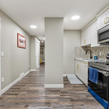 Modern 2 Bedroom Basement Suite With Laundry YYC Kültér fotó