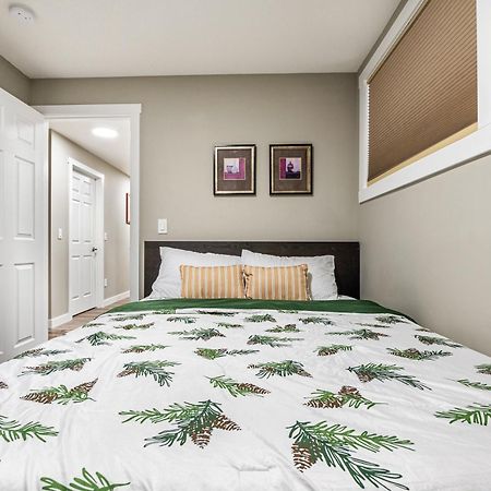 Modern 2 Bedroom Basement Suite With Laundry YYC Kültér fotó