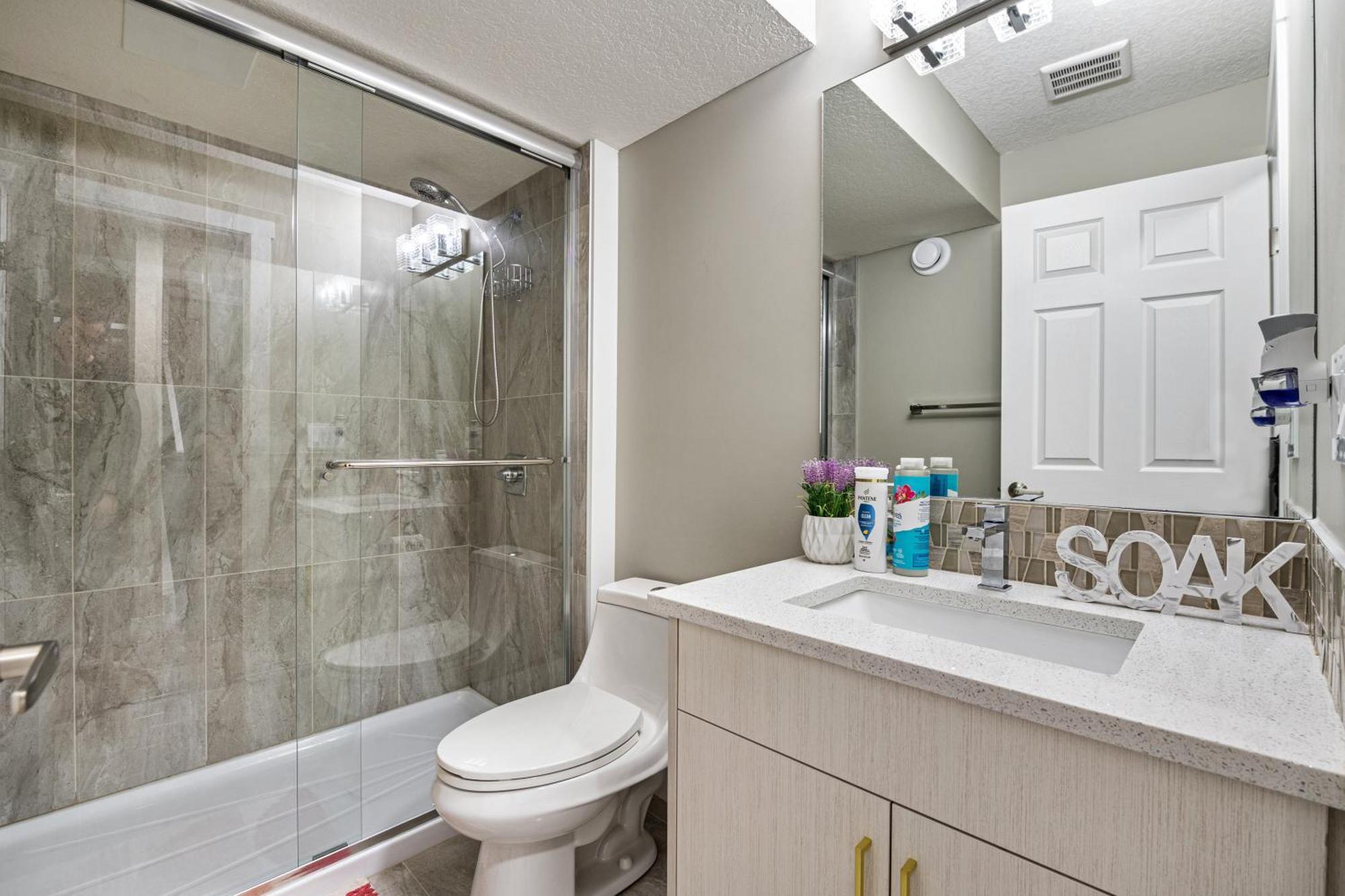 Modern 2 Bedroom Basement Suite With Laundry YYC Kültér fotó