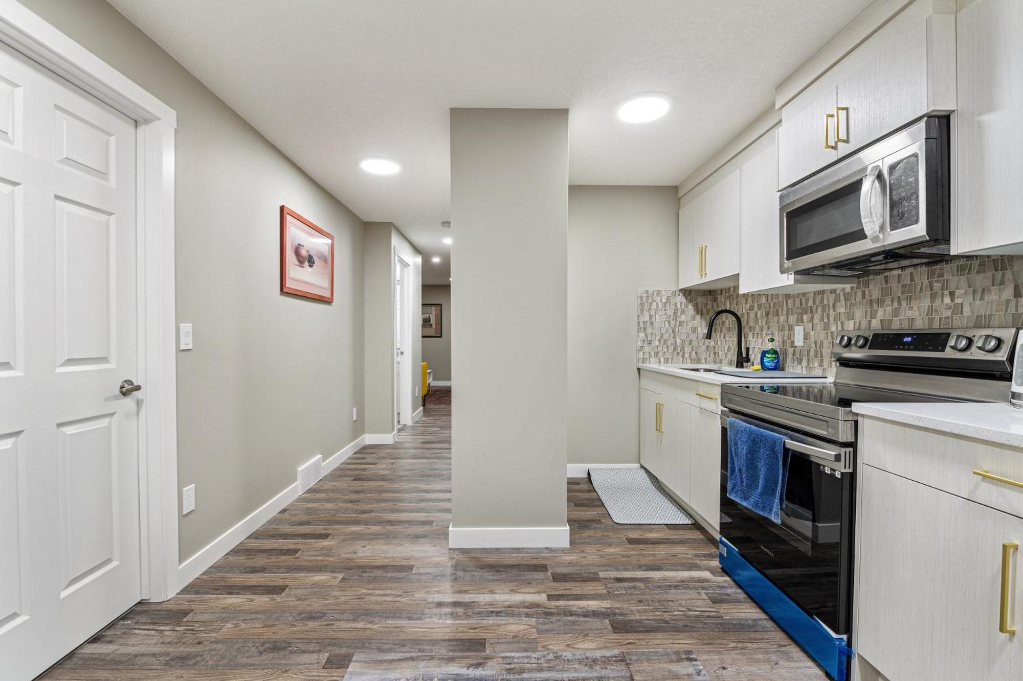Modern 2 Bedroom Basement Suite With Laundry YYC Kültér fotó