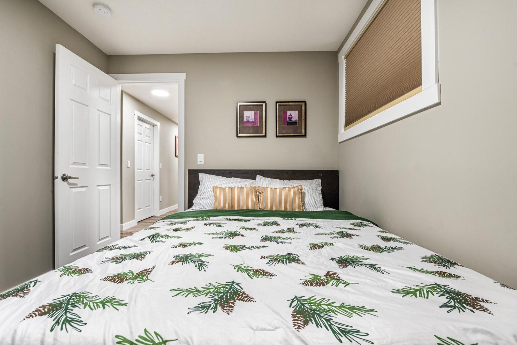 Modern 2 Bedroom Basement Suite With Laundry YYC Kültér fotó