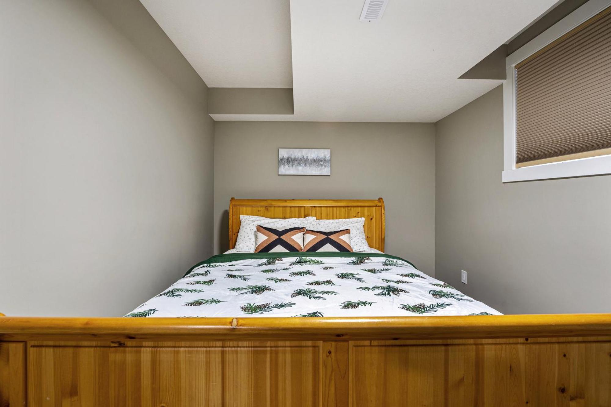 Modern 2 Bedroom Basement Suite With Laundry YYC Kültér fotó