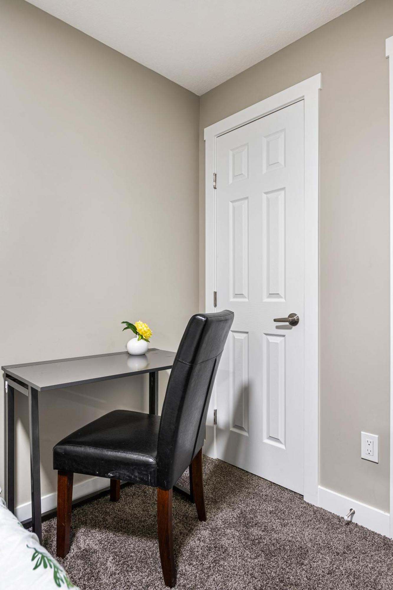 Modern 2 Bedroom Basement Suite With Laundry YYC Kültér fotó
