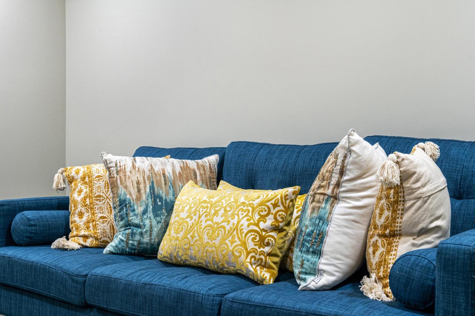 Modern 2 Bedroom Basement Suite With Laundry YYC Kültér fotó