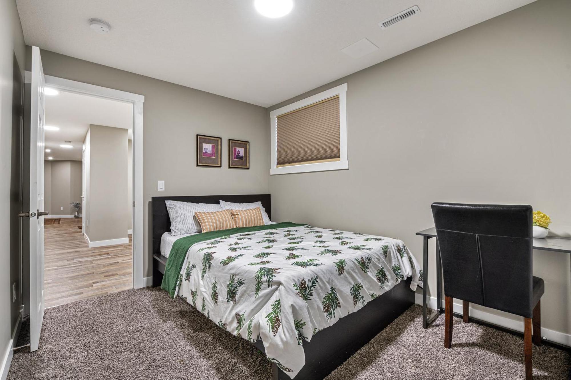 Modern 2 Bedroom Basement Suite With Laundry YYC Kültér fotó
