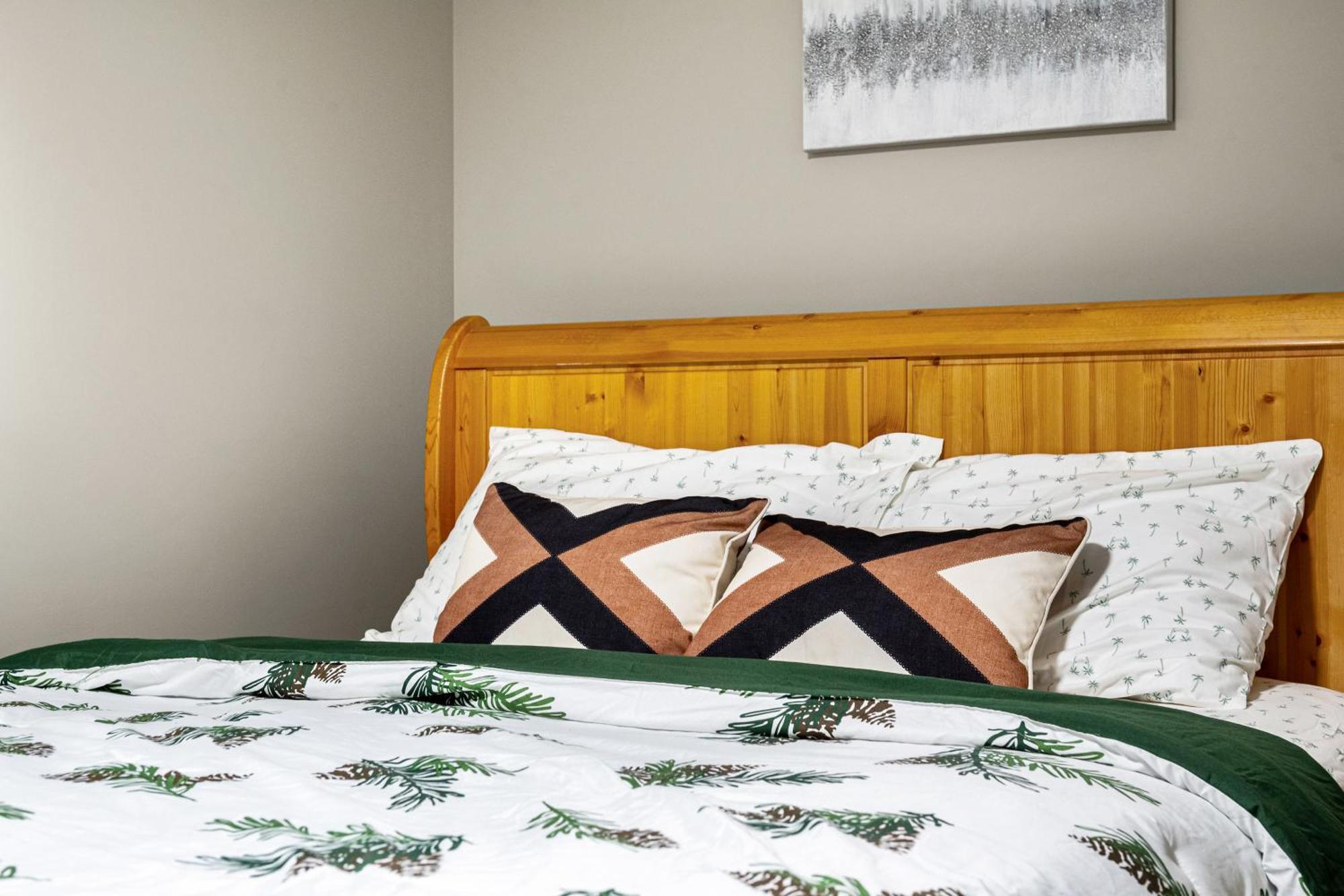 Modern 2 Bedroom Basement Suite With Laundry YYC Kültér fotó